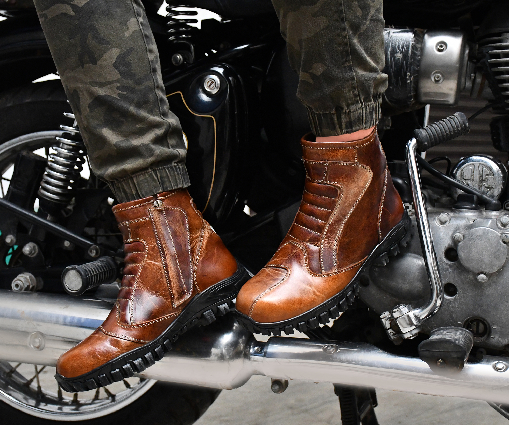 Biker Boots : Urban leather Boots with side chain for Bikers with heavy duty Rubber Sole by ASM. Article : 709Brown